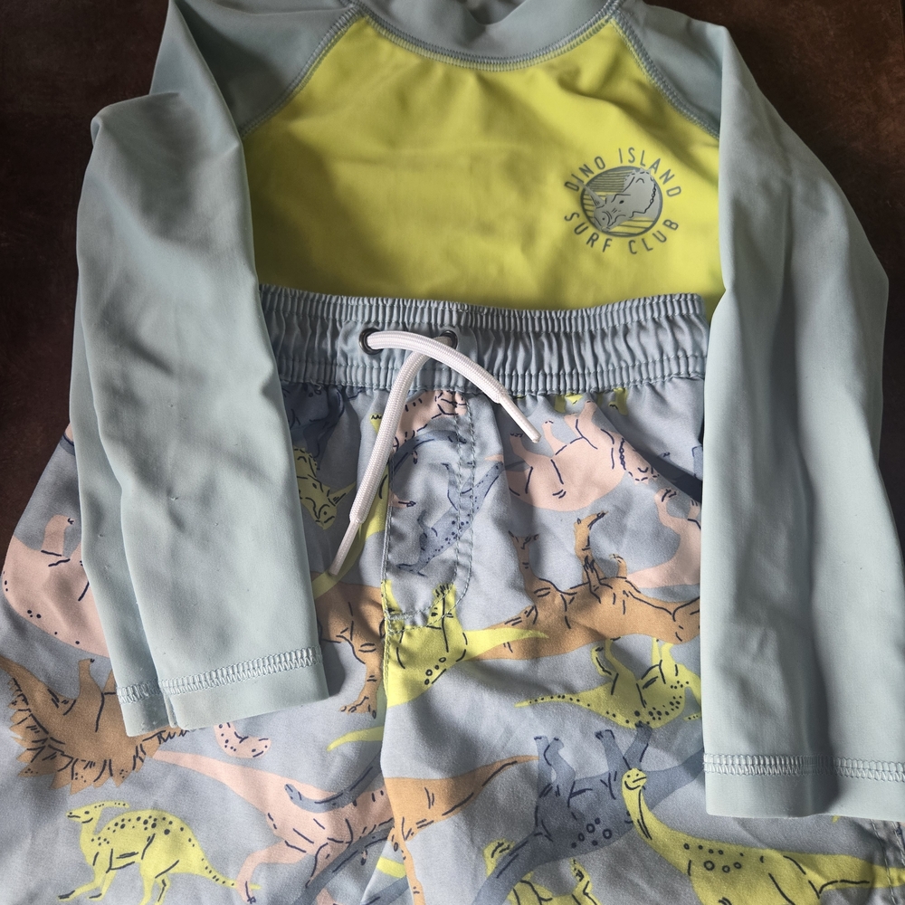 Carter's 2 Swimming Outfit - Picture 2 of 4